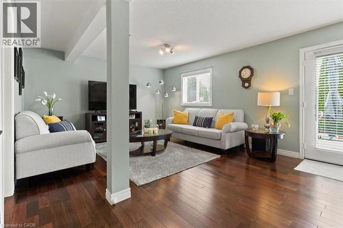 40 Bridgette Drive, Hamilton, ON - Indoor Photo Showing Living Room