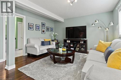 40 Bridgette Drive, Hamilton, ON - Indoor Photo Showing Living Room