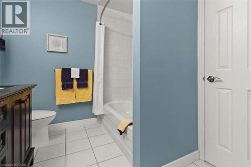 40 Bridgette Drive, Hamilton, ON - Indoor Photo Showing Bathroom