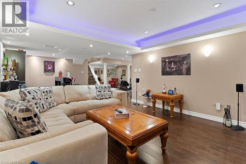 40 Bridgette Drive, Hamilton, ON - Indoor Photo Showing Living Room