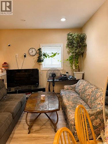229 S Avenue N, Saskatoon, SK - Indoor Photo Showing Living Room