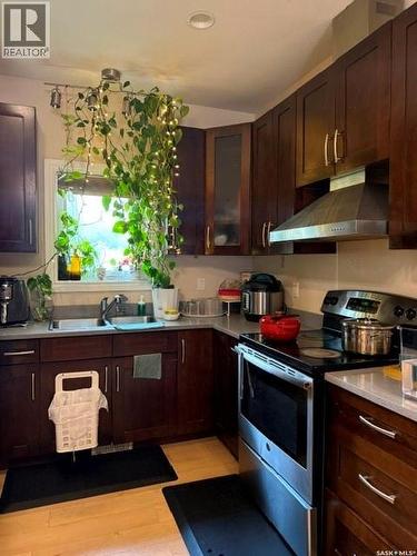 229 S Avenue N, Saskatoon, SK - Indoor Photo Showing Kitchen With Double Sink