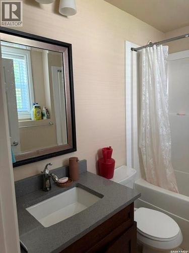 229 S Avenue N, Saskatoon, SK - Indoor Photo Showing Bathroom