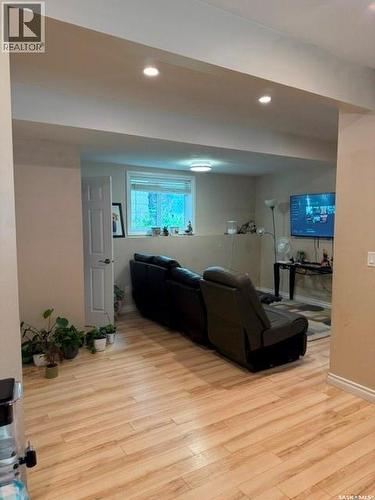 229 S Avenue N, Saskatoon, SK - Indoor