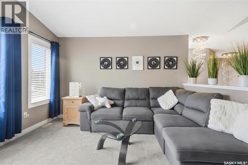 419 Kensington Boulevard, Saskatoon, SK - Indoor Photo Showing Living Room