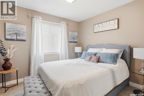 419 Kensington Boulevard, Saskatoon, SK - Indoor Photo Showing Bedroom