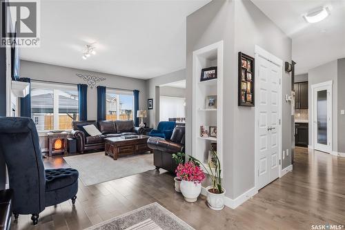 419 Kensington Boulevard, Saskatoon, SK - Indoor Photo Showing Living Room