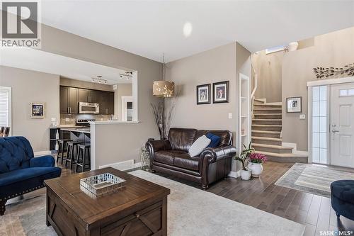 419 Kensington Boulevard, Saskatoon, SK - Indoor Photo Showing Living Room