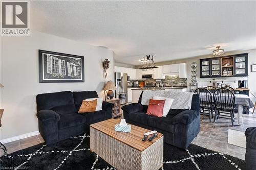 11 Rochelle Crescent, Ridgeway, ON - Indoor Photo Showing Living Room
