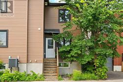 253 DESCHAMPS AVENUE  Ottawa, ON K1L 5Z2
