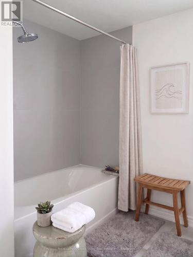 5 - 14 Wagon Lane E, Barrie, ON - Indoor Photo Showing Bathroom