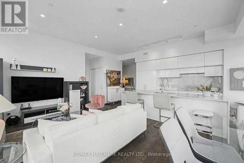 living room - Ph2 - 185 Roehampton Avenue, Toronto, ON - Indoor Photo Showing Living Room