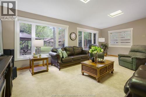22780 Creek Road, Chatham, ON - Indoor Photo Showing Living Room