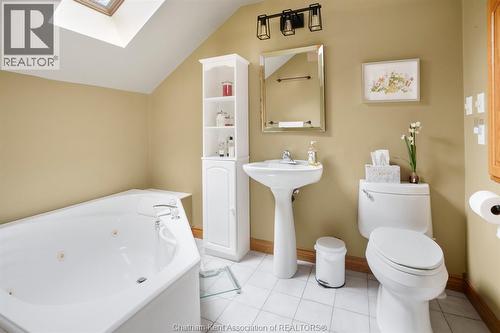 22780 Creek Road, Chatham, ON - Indoor Photo Showing Bathroom