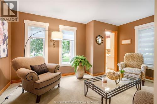 22780 Creek Road, Chatham, ON - Indoor Photo Showing Living Room