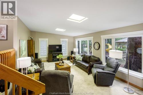 22780 Creek Road, Chatham, ON - Indoor Photo Showing Living Room