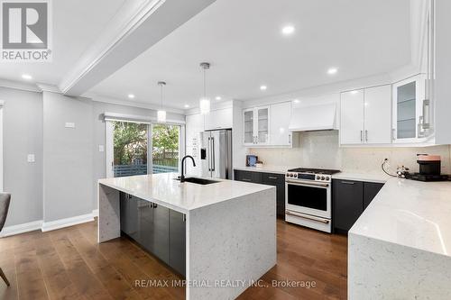 311 Youngstown Avenue, Mississauga, ON - Indoor Photo Showing Kitchen With Upgraded Kitchen