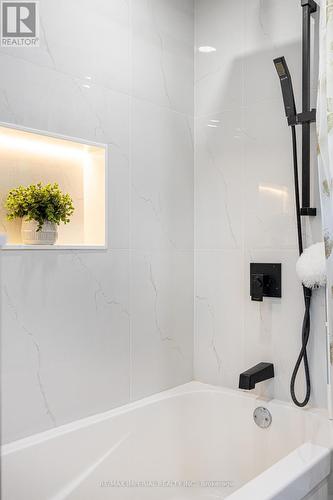 311 Youngstown Avenue, Mississauga, ON - Indoor Photo Showing Bathroom