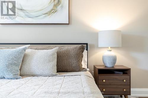 311 Youngstown Avenue, Mississauga, ON - Indoor Photo Showing Bedroom