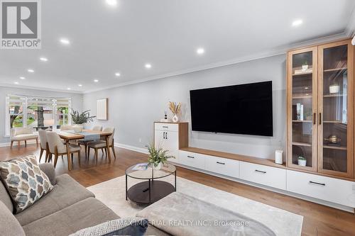 311 Youngstown Avenue, Mississauga, ON - Indoor Photo Showing Living Room