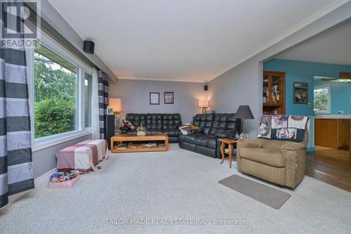 171 Murphy Road, Essa, ON - Indoor Photo Showing Living Room