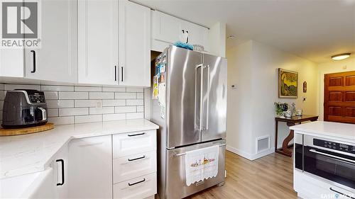 30 Probe Street, Regina, SK - Indoor Photo Showing Kitchen