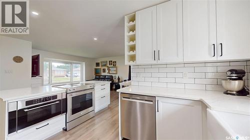 30 Probe Street, Regina, SK - Indoor Photo Showing Kitchen