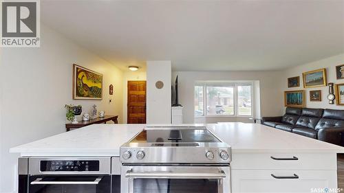 30 Probe Street, Regina, SK - Indoor Photo Showing Kitchen