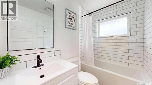 30 Probe Street, Regina, SK - Indoor Photo Showing Bathroom