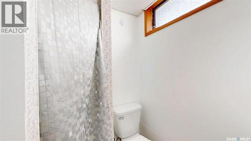 30 Probe Street, Regina, SK - Indoor Photo Showing Bathroom