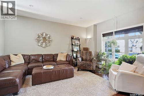 2136 B Lorne Avenue, Saskatoon, SK - Indoor Photo Showing Living Room
