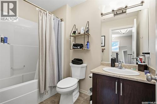 2136 B Lorne Avenue, Saskatoon, SK - Indoor Photo Showing Bathroom