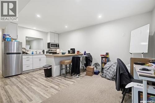2136 B Lorne Avenue, Saskatoon, SK - Indoor Photo Showing Kitchen