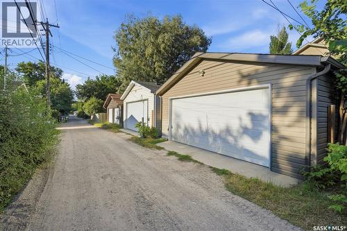 2136 B Lorne Avenue, Saskatoon, SK - Outdoor