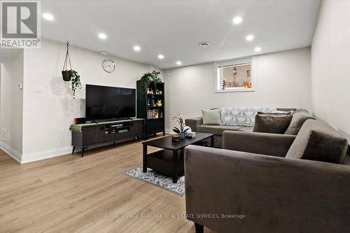 LOWER - 161 HOOVER CRESCENT , Hamilton, Ontario L9A 3H2 4