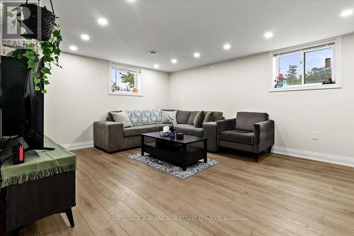 LOWER - 161 HOOVER CRESCENT , Hamilton, Ontario L9A 3H2 5