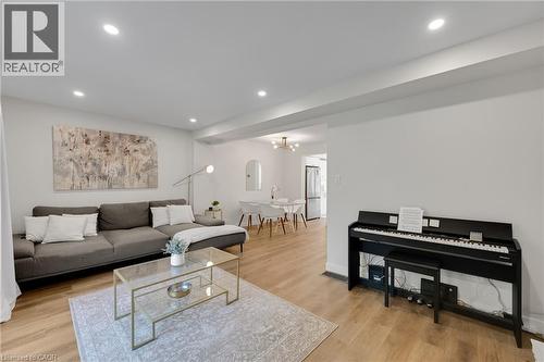 2265 Middlesmoor Crescent, Burlington, ON - Indoor Photo Showing Living Room