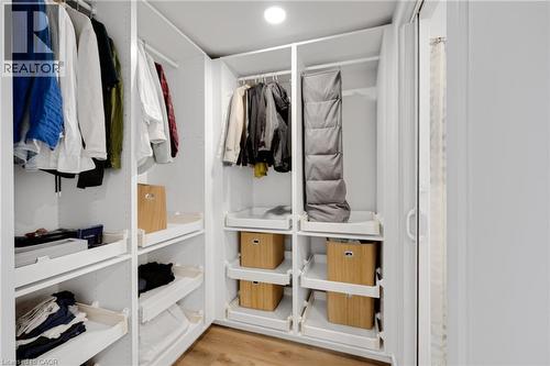 2265 Middlesmoor Crescent, Burlington, ON - Indoor With Storage