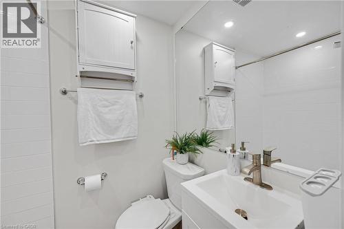 2265 Middlesmoor Crescent, Burlington, ON - Indoor Photo Showing Bathroom