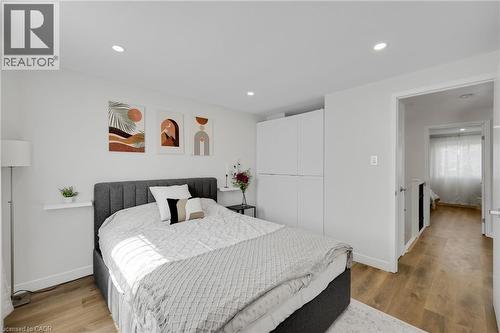 2265 Middlesmoor Crescent, Burlington, ON - Indoor Photo Showing Bedroom