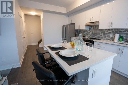 U221 - 9560 ISLINGTON AVENUE , Vaughan, Ontario L4K 2L5 5