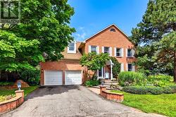 9 KINTAIL COURT Ottawa, ON K2S 1G8