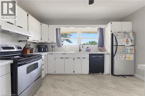 70 River Road, Brantford, ON - Indoor Photo Showing Kitchen