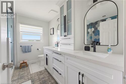 70 River Road, Brantford, ON - Indoor Photo Showing Bathroom