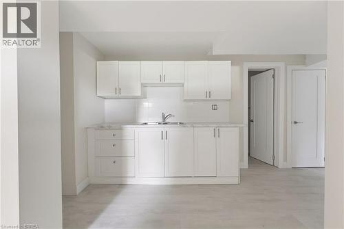 70 River Road, Brantford, ON - Indoor Photo Showing Kitchen