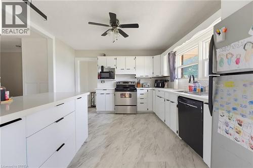 70 River Road, Brantford, ON - Indoor Photo Showing Kitchen
