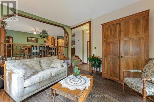 3500 Baldwick Lane, Springwater, ON - Indoor Photo Showing Living Room