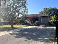 376 ASHBURY ROAD Oakville, ON L6K 2M7
