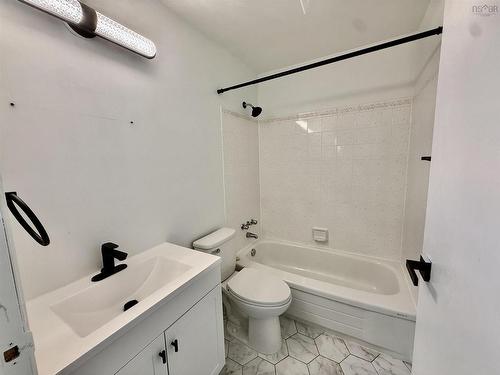 302 3700 John Parr Drive, Halifax, NS - Indoor Photo Showing Bathroom