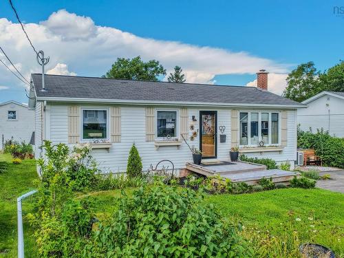 43 Ranna Drive  Sydney, NS B1P 3Y5